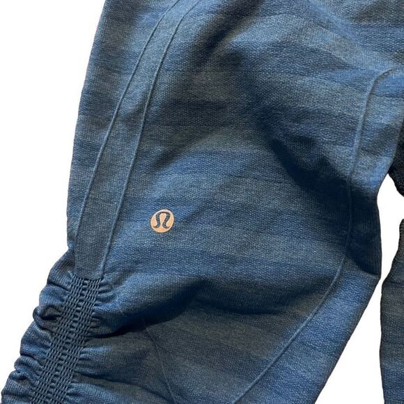 Lululemon Blue Stripped Ruched Cropped Leggings Size 6 - Picture 4 of 4